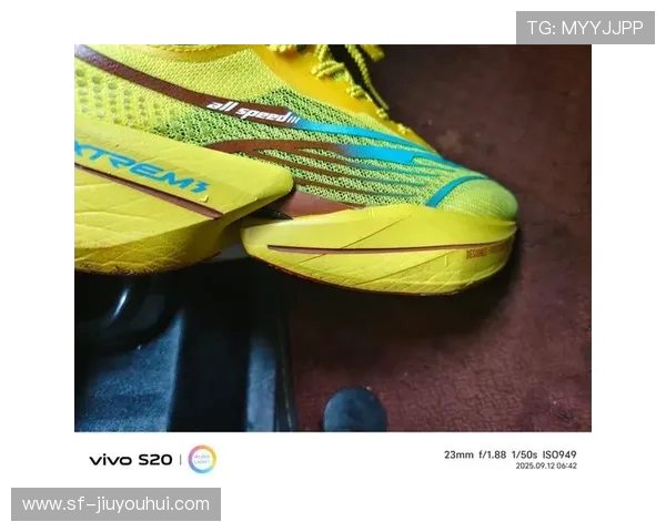 361烈风足球鞋助你肆意驰骋绿茵进阶更高水平畅享实战极致体验